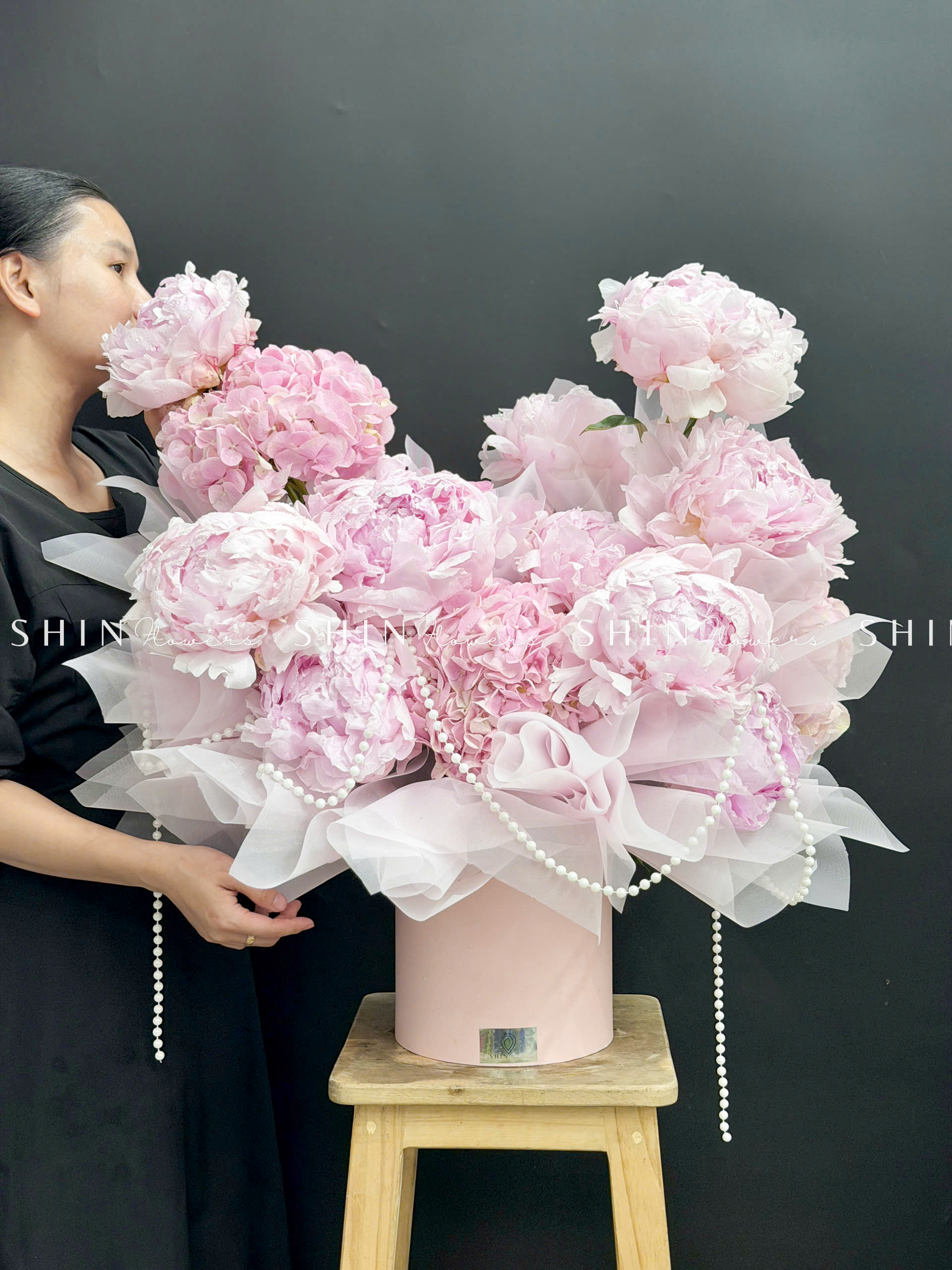 Hộp hoa Tú cầu mix Mẫu Đơn Pillow Talk H137