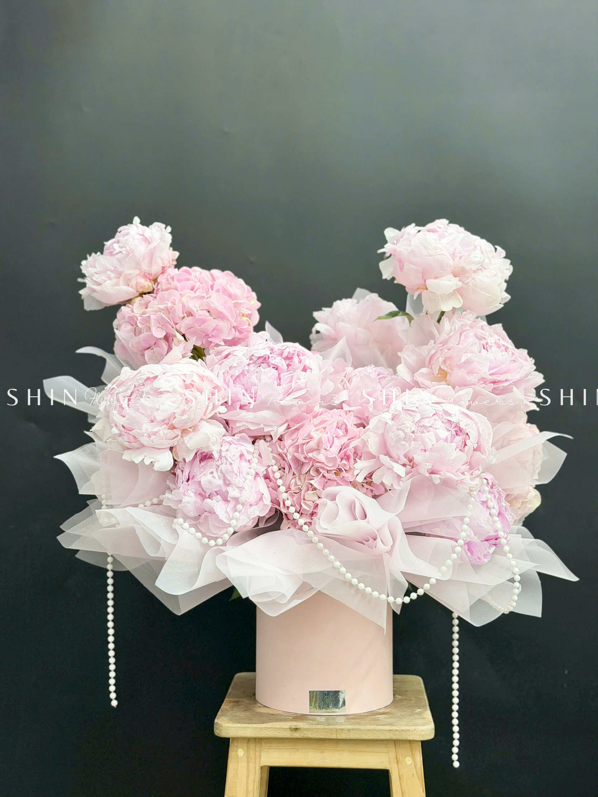 Hộp hoa Tú cầu mix Mẫu Đơn Pillow Talk H137