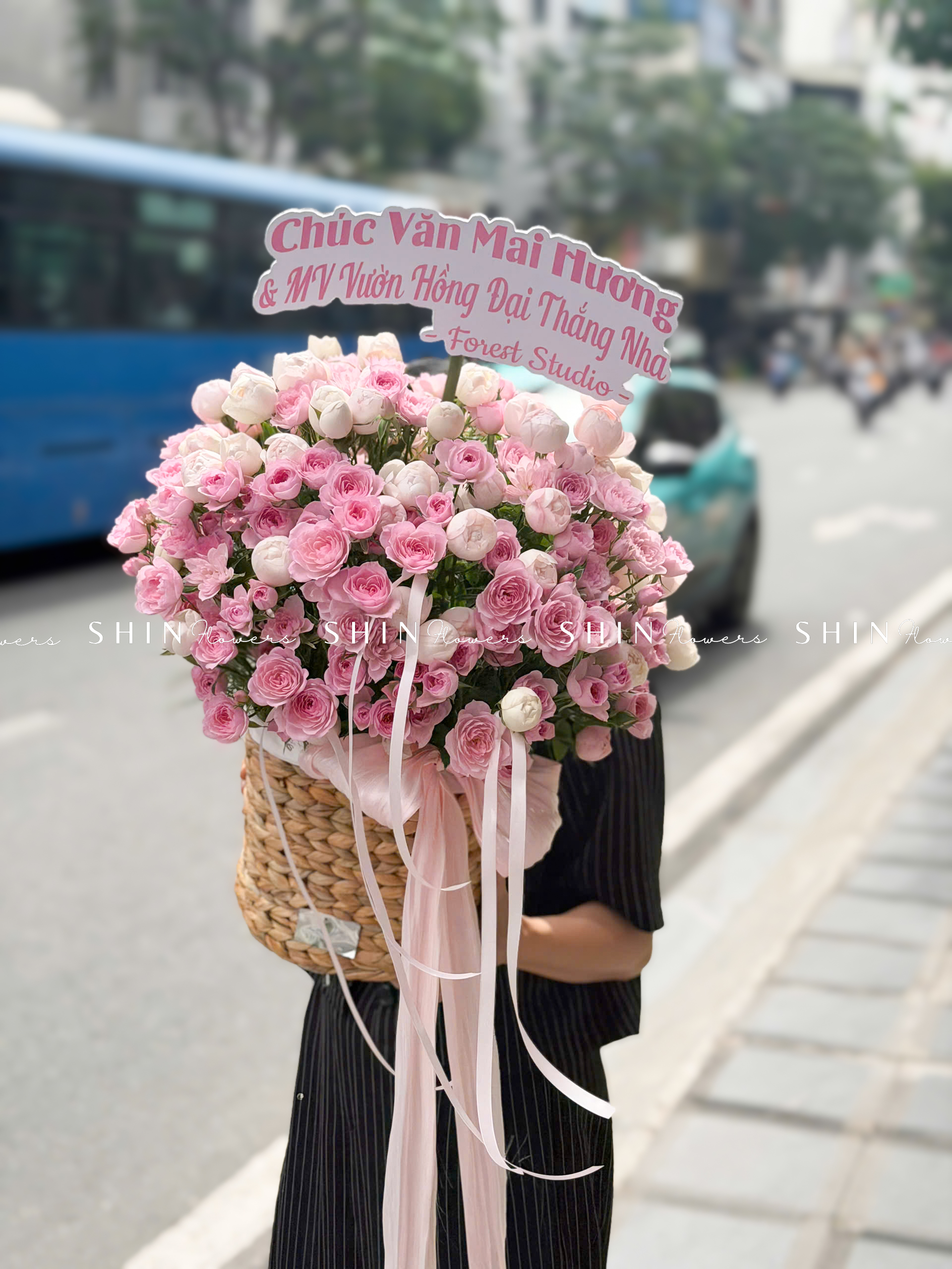 Hộp hoa hồng chùm điền mật và hồng chùm Plume H147