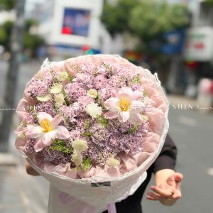 Hoa Bó Cẩm Chướng Tím mix Tulip cầu S651
