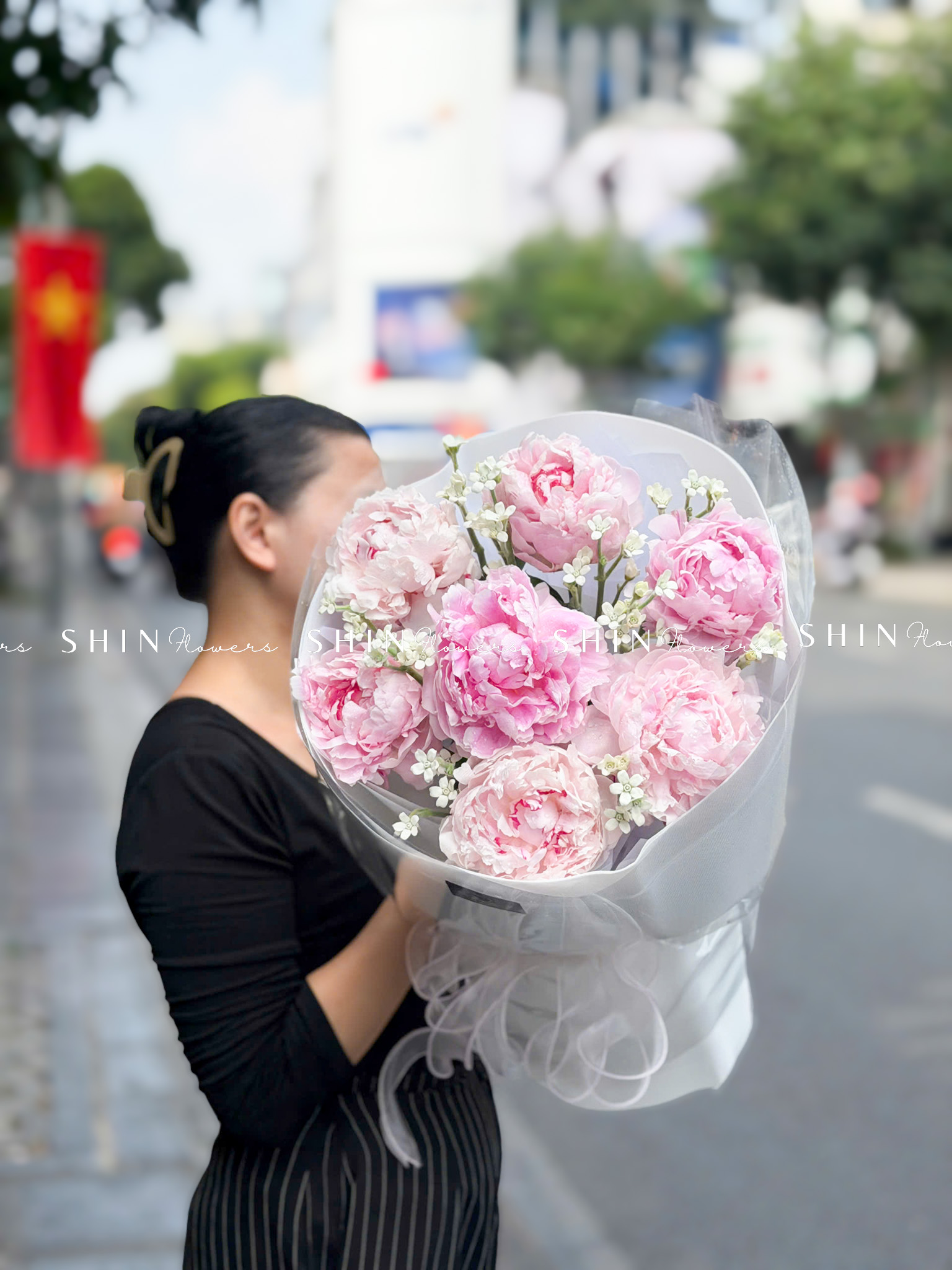 Hoa Bó 7 Mẫu Đơn Sarah Hồng Mix tweedia trắng S658