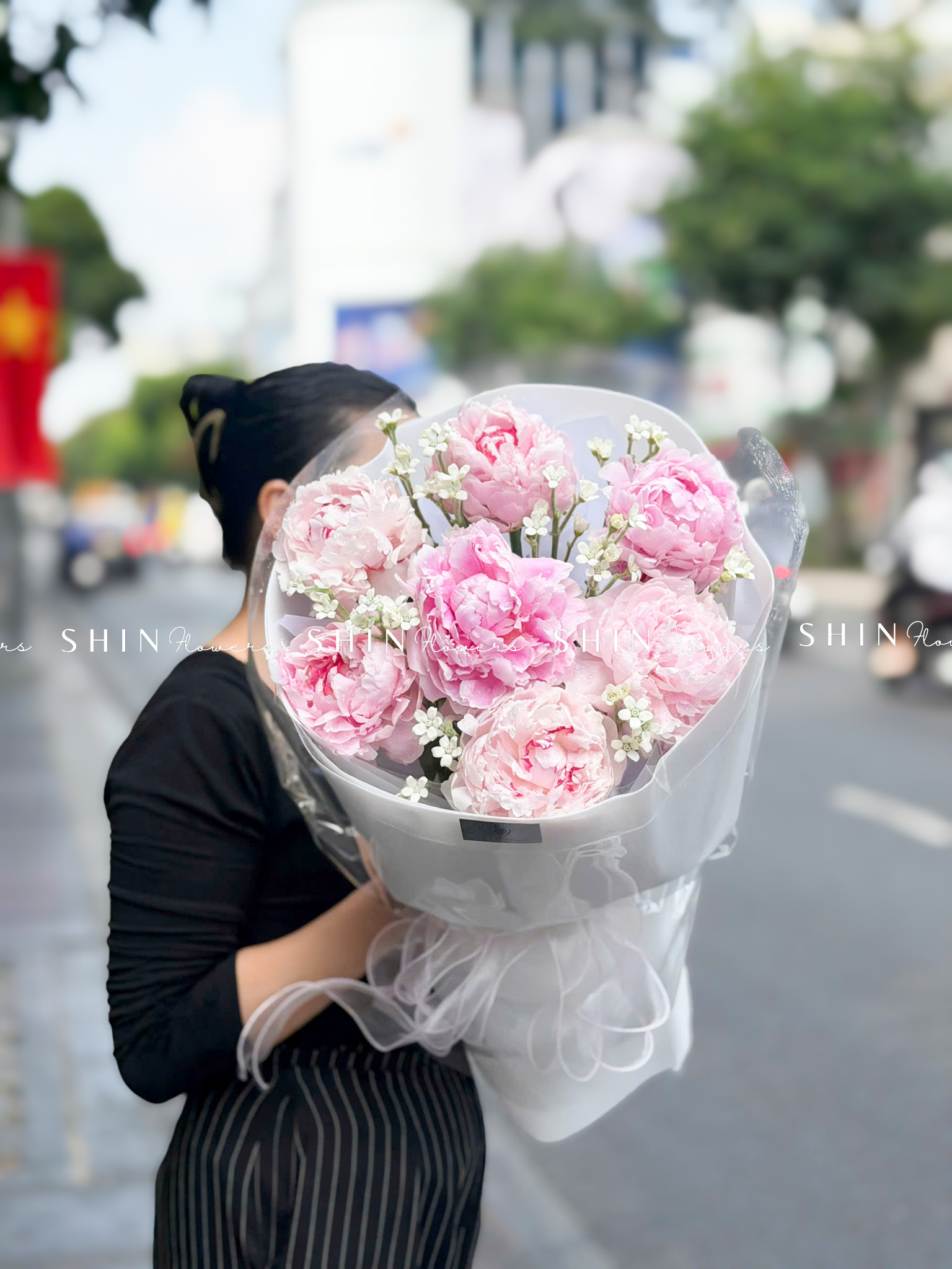 Hoa Bó 7 Mẫu Đơn Sarah Hồng Mix tweedia trắng S658