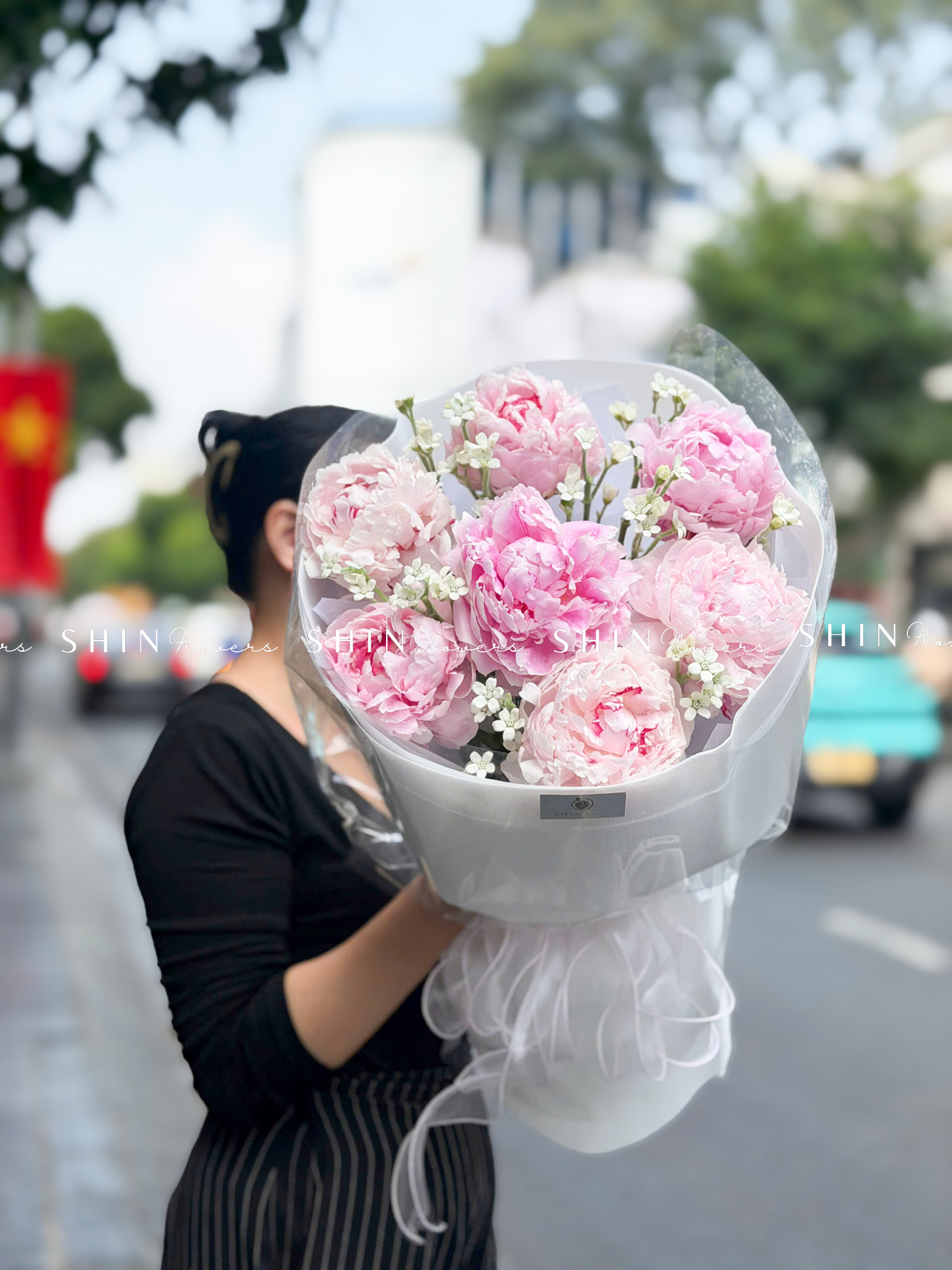 Hoa Bó 7 Mẫu Đơn Sarah Hồng Mix tweedia trắng S658