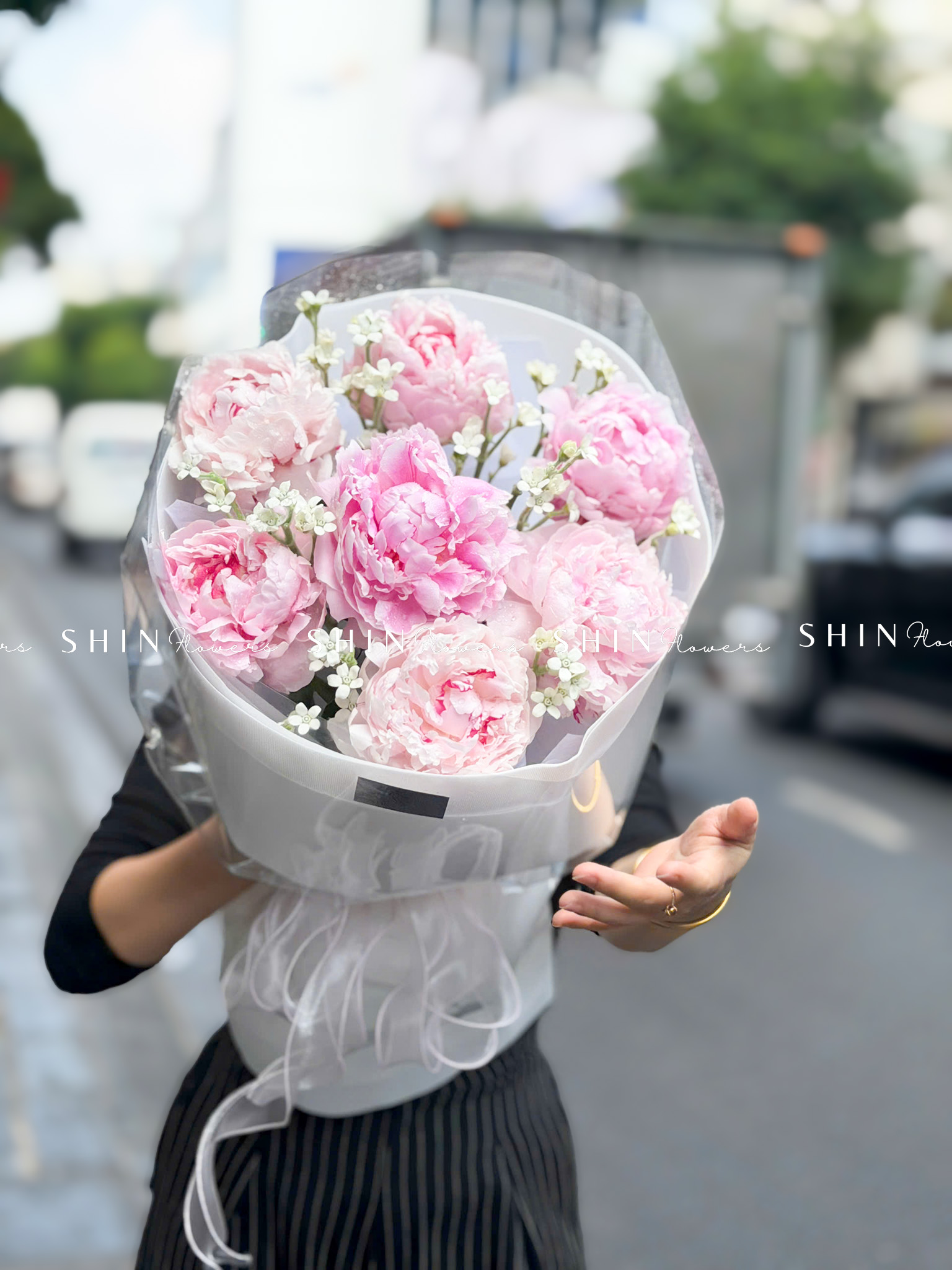 Hoa Bó 7 Mẫu Đơn Sarah Hồng Mix tweedia trắng S658