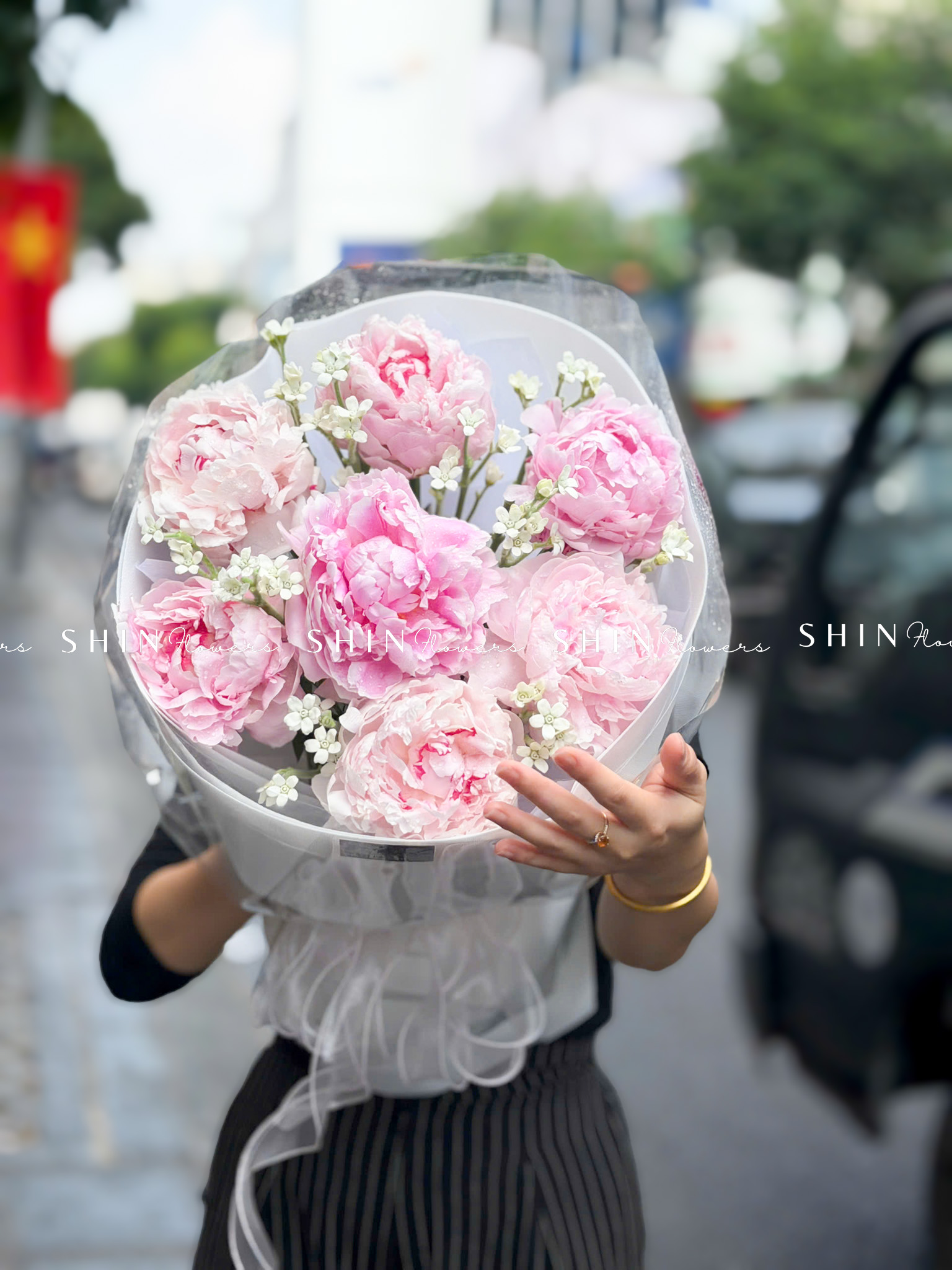 Hoa Bó 7 Mẫu Đơn Sarah Hồng Mix tweedia trắng S658