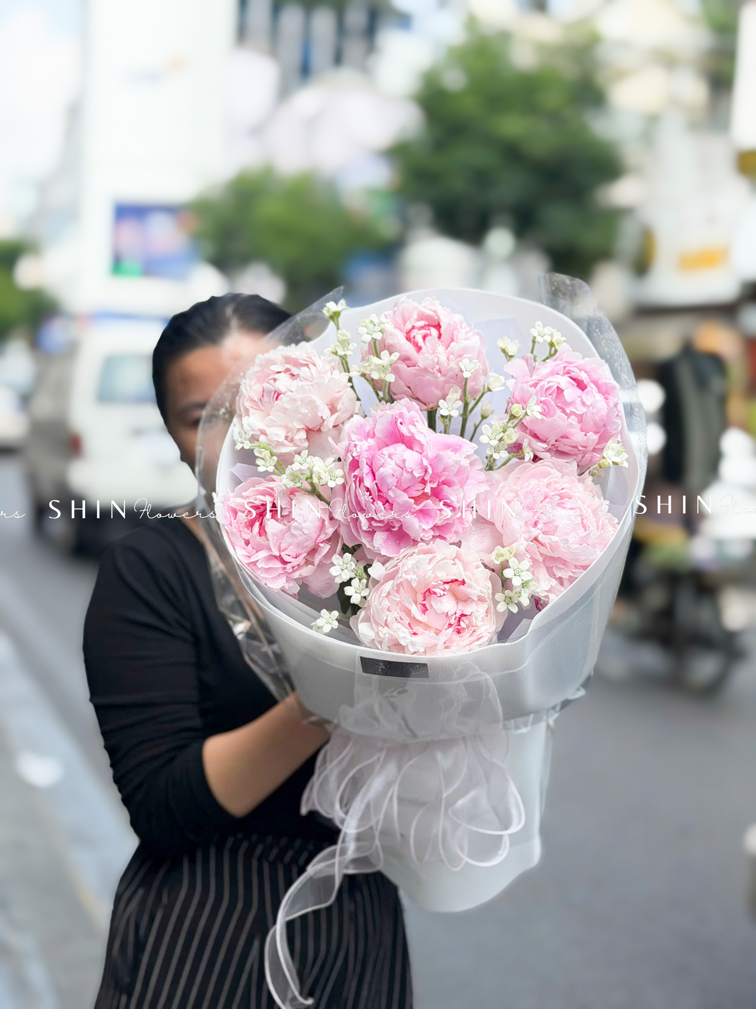 Hoa Bó 7 Mẫu Đơn Sarah Hồng Mix tweedia trắng S658