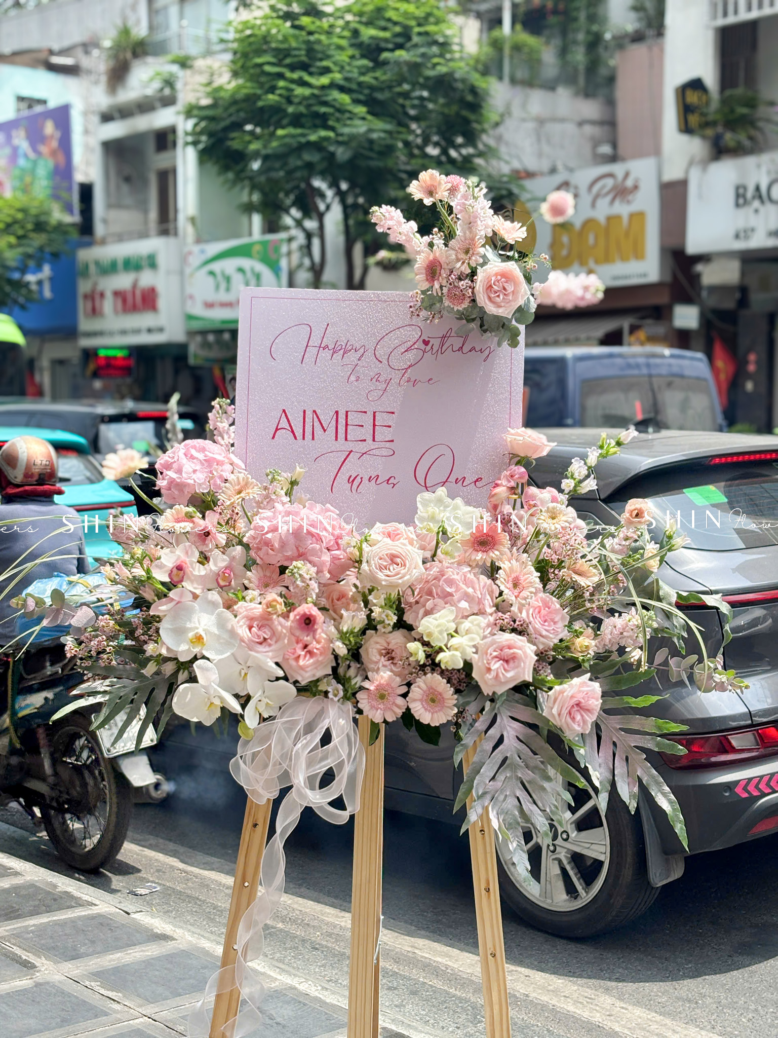 Kệ Hoa Khai Trương - Kệ Welcome - Bảng Chào Mừng K13