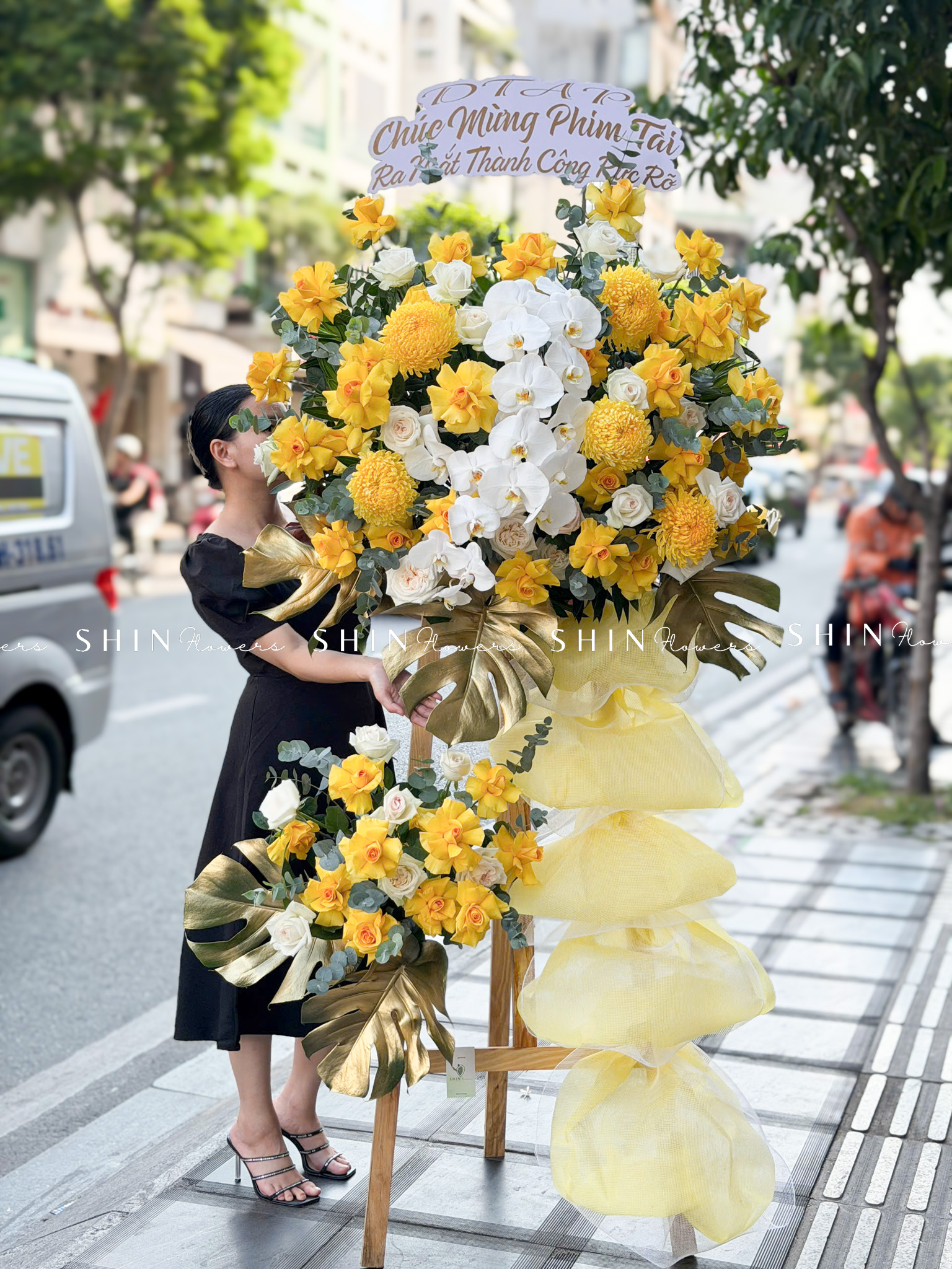Kệ Hoa Khai Trương -hoa Chúc Mừng Tone Vàng K14