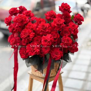Giỏ Hoa 50 Hoa hồng đỏ Cao Nguyên sang trọng H157