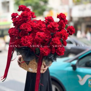 Giỏ Hoa 50 Hoa hồng đỏ Cao Nguyên sang trọng H157