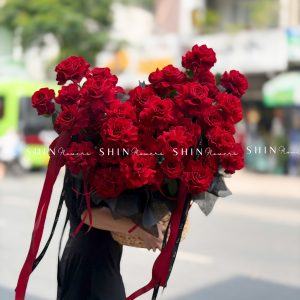 Giỏ Hoa 50 Hoa hồng đỏ Cao Nguyên sang trọng H157