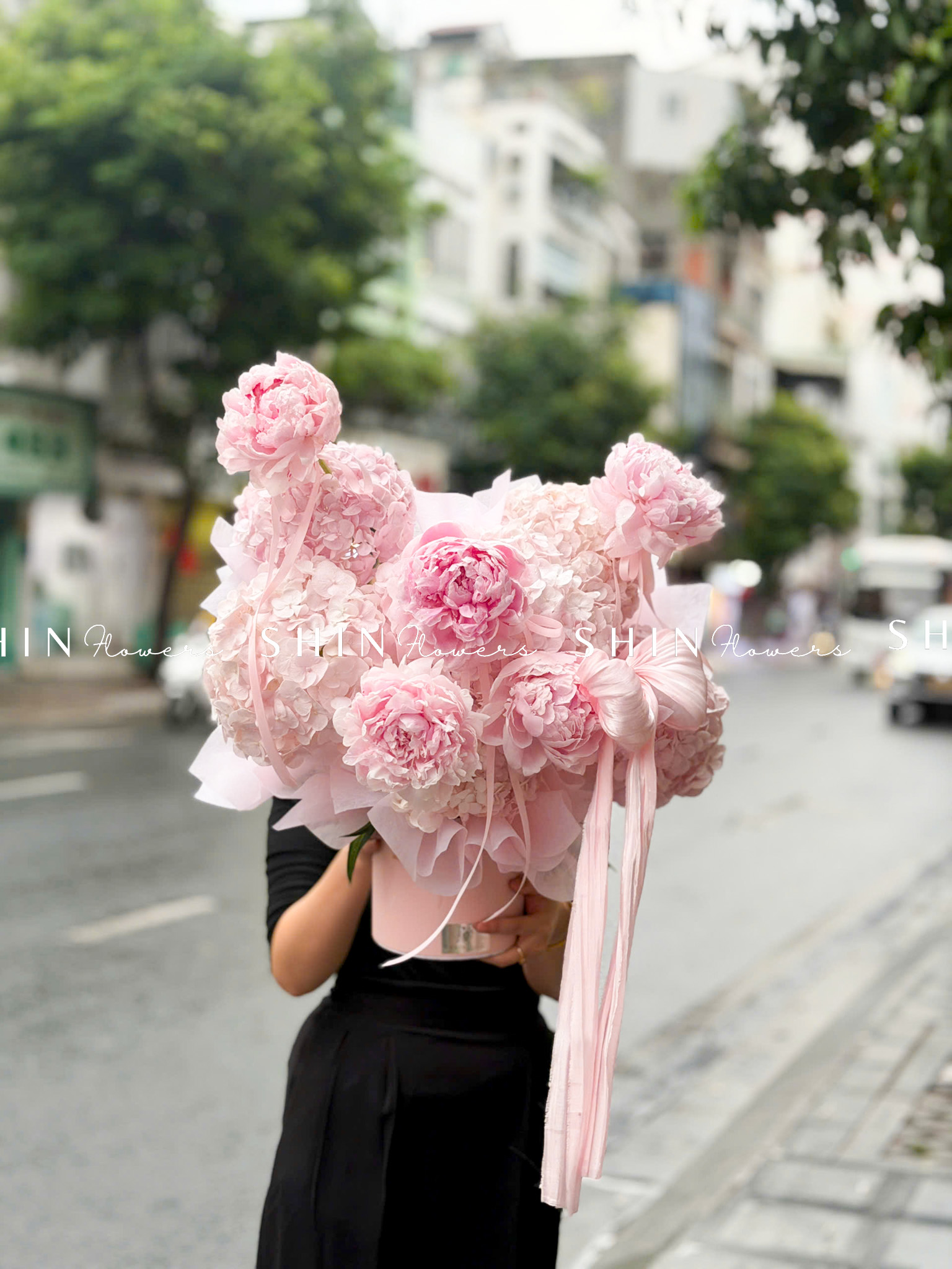 Hộp hoa Tú cầu mix Mẫu Đơn Sarah H158