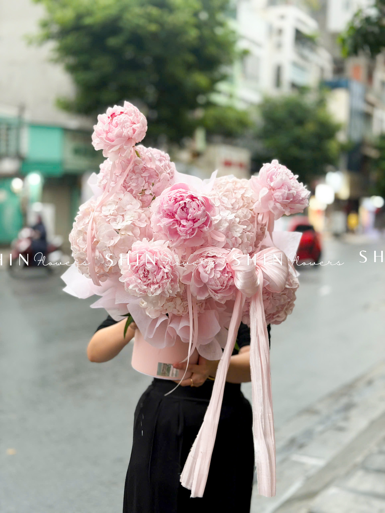 Hộp hoa Tú cầu mix Mẫu Đơn Sarah H158