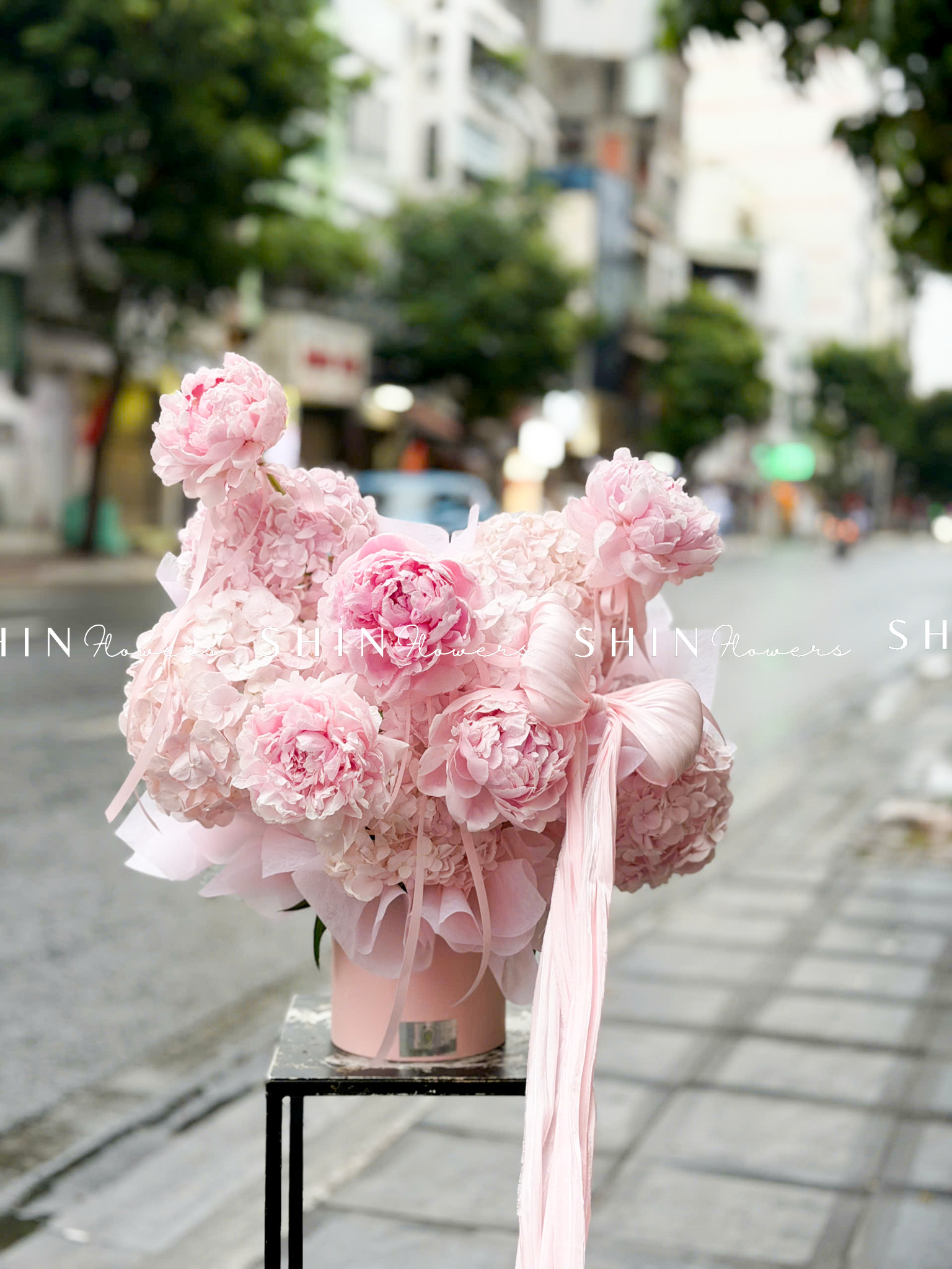 Hộp hoa Tú cầu mix Mẫu Đơn Sarah H158