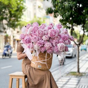 Lẵng hoa 52 cành Mẫu Đơn Sarah Hồng H158