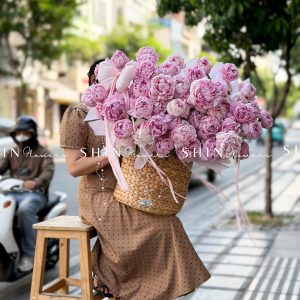 Lẵng hoa 52 cành Mẫu Đơn Sarah Hồng H158