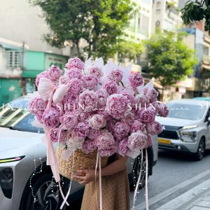 Lẵng hoa 52 cành Mẫu Đơn Sarah Hồng H158