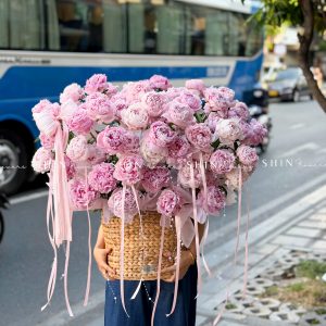 Lẵng hoa 52 cành Mẫu Đơn Sarah Hồng H158