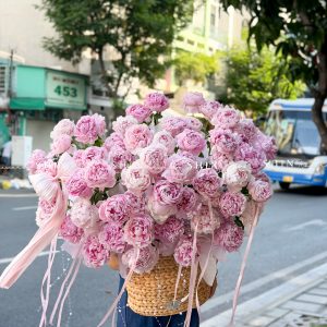 Lẵng hoa 52 cành Mẫu Đơn Sarah Hồng H158