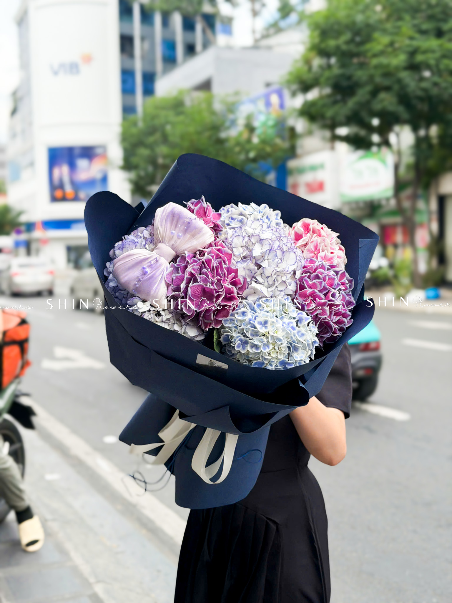 Bó Hoa 8 Cẩm Tú Cầu Mix Màu S693